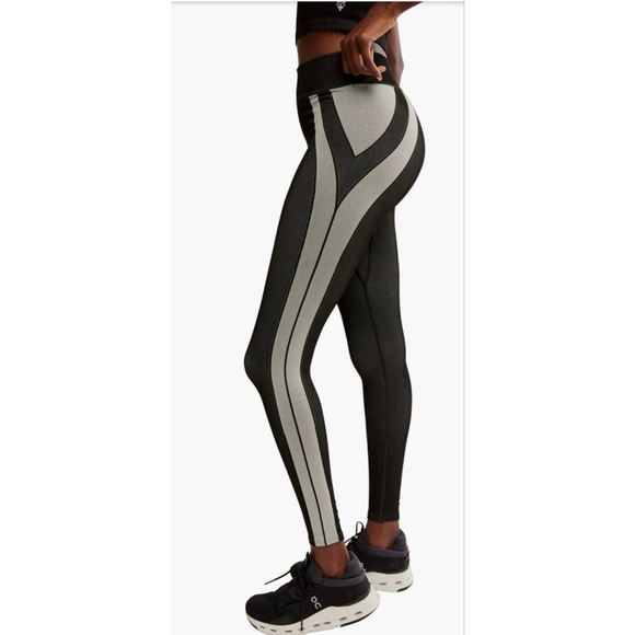Free People Movement Free Kick Leggings NWOT Size M/L Black Combo - Picture 2 of 7